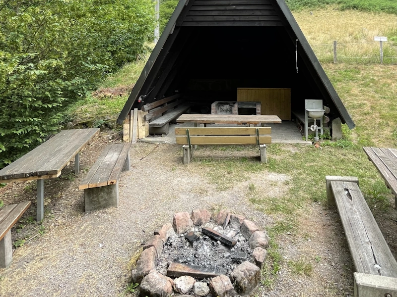 Der Grillplatz der Herberge Taube